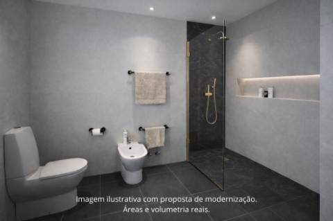Moradia com piscina localizada na Atalaia