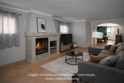 Moradia com piscina localizada na Atalaia