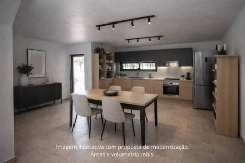 Moradia com piscina localizada na Atalaia