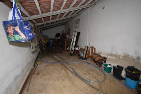 Conjunto de 2 terenos rústicos com moradia térrea T2 localizado nas Mouriscas