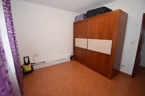 Conjunto de 2 terenos rústicos com moradia térrea T2 localizado nas Mouriscas