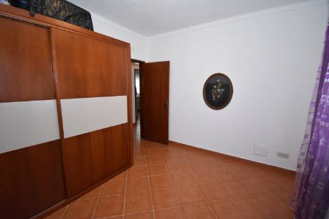 Conjunto de 2 terenos rústicos com moradia térrea T2 localizado nas Mouriscas