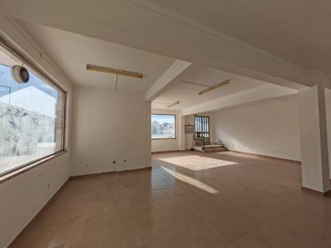 Loja para comércio e serviços