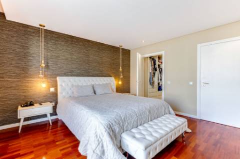 Moradia T4 em zona sossegada em Vila Nova da Telha