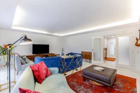 Moradia T4 em zona sossegada em Vila Nova da Telha