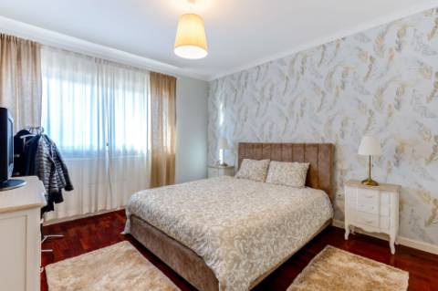 Moradia T4 em zona sossegada em Vila Nova da Telha