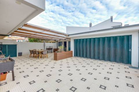 Moradia T4 em zona sossegada em Vila Nova da Telha