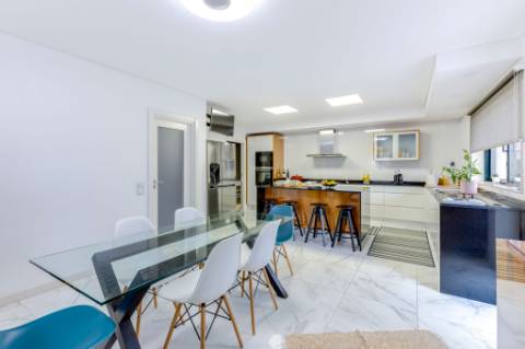 Moradia T4 em zona sossegada em Vila Nova da Telha