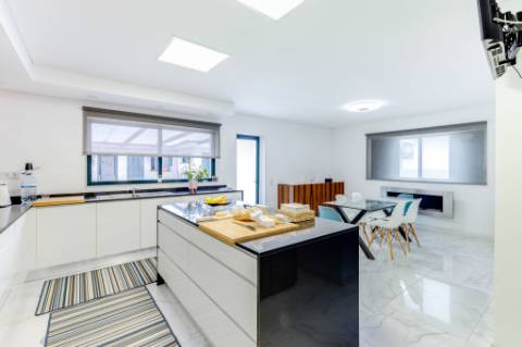 Moradia T4 em zona sossegada em Vila Nova da Telha