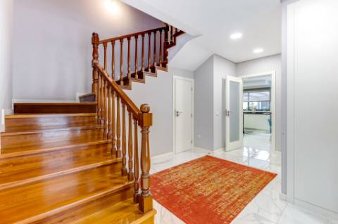 Moradia T4 em zona sossegada em Vila Nova da Telha