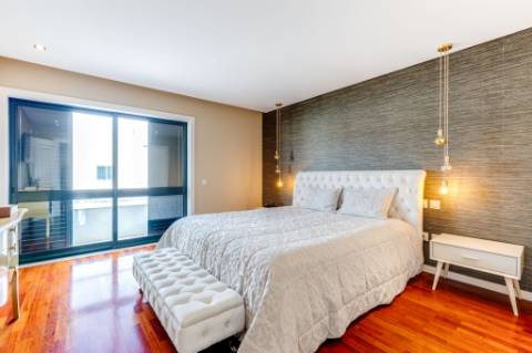 Moradia T4 em zona sossegada em Vila Nova da Telha