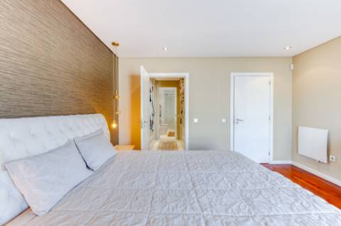 Moradia T4 em zona sossegada em Vila Nova da Telha