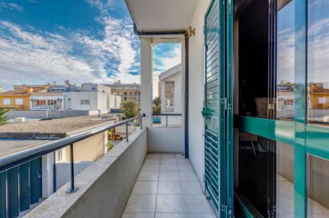 Moradia T4 em zona sossegada em Vila Nova da Telha