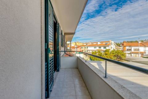 Moradia T4 em zona sossegada em Vila Nova da Telha