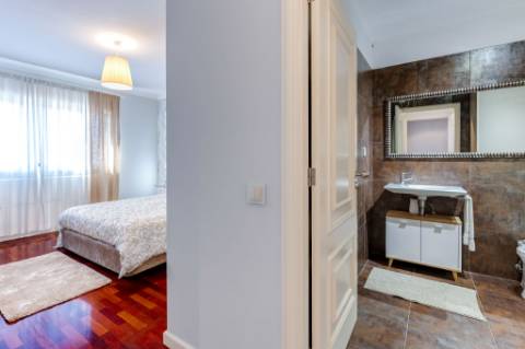 Moradia T4 em zona sossegada em Vila Nova da Telha