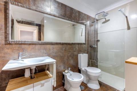 Moradia T4 em zona sossegada em Vila Nova da Telha