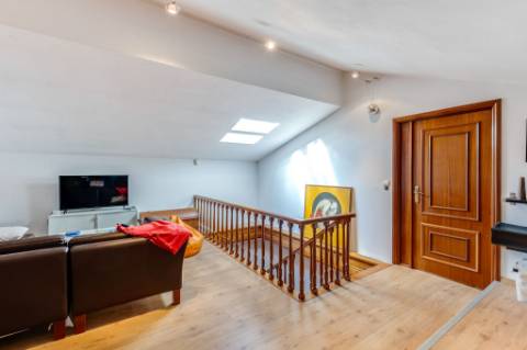 Moradia T4 em zona sossegada em Vila Nova da Telha