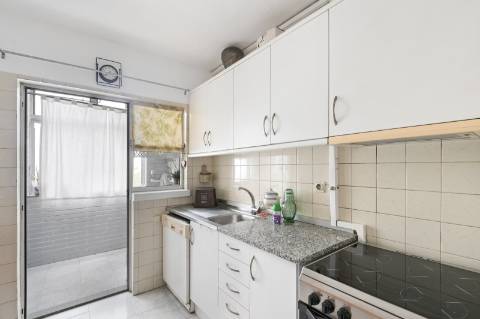 APARTAMENTO T3 NA ZONA RESIDENCIAL DA PRELADA