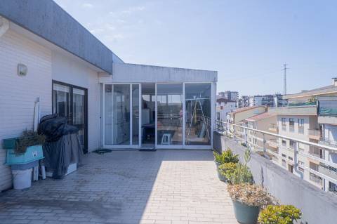 Apartamento T3 com Terraço em Águas Santas