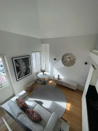 Luxuoso Apartamento T0+Mezanine decorado e mobilado inserido num condomínio fechado numa zona nobre no Centro do Porto