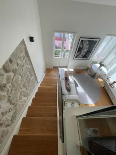 Luxuoso Apartamento T0+Mezanine decorado e mobilado inserido num condomínio fechado numa zona nobre no Centro do Porto