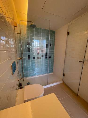 Luxuoso Apartamento T0+Mezanine decorado e mobilado inserido num condomínio fechado numa zona nobre no Centro do Porto