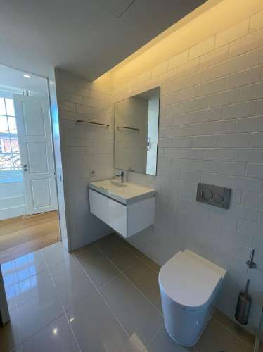 Luxuoso Apartamento T0+Mezanine decorado e mobilado inserido num condomínio fechado numa zona nobre no Centro do Porto