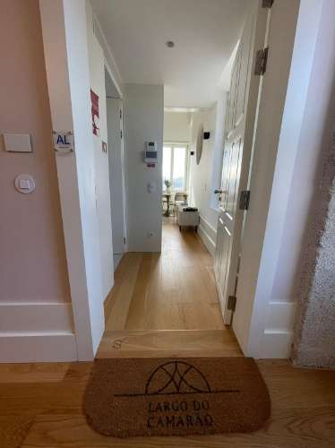 Luxuoso Apartamento T0+Mezanine decorado e mobilado inserido num condomínio fechado numa zona nobre no Centro do Porto