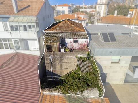 Moradia para reconstrução no Centro Histórico em Matosinhos