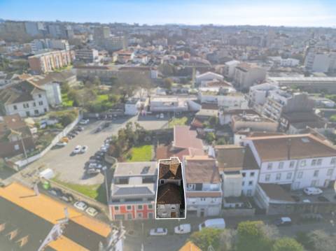 Moradia para reconstrução no Centro Histórico em Matosinhos