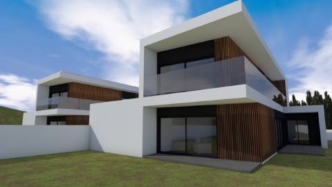 Moradia T4 Isolada junto á Escola C+S de São Bernardo!