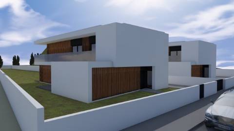 Moradia T4 Isolada junto á Escola C+S de São Bernardo!