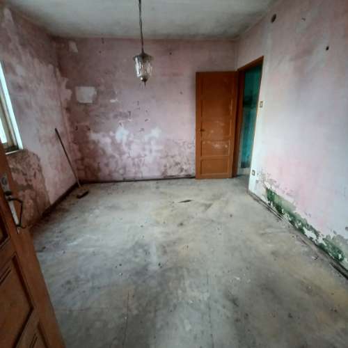 Moradia T2 para Remodelar em Bustos/Oliveira do Bairro