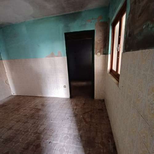 Moradia T2 para Remodelar em Bustos/Oliveira do Bairro