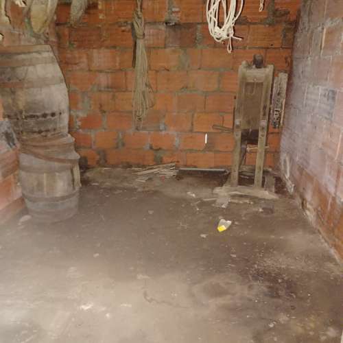 Moradia T2 para Remodelar em Bustos/Oliveira do Bairro