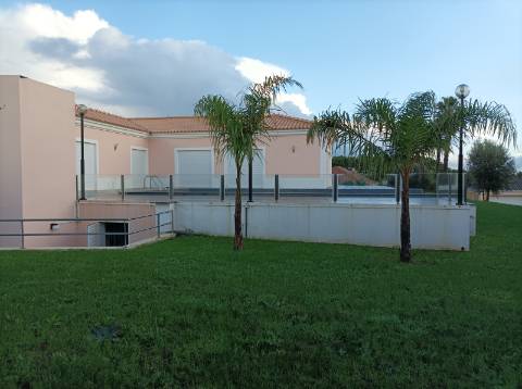 Fantástica Moradia com Piscina em Lagos