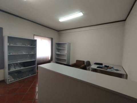 Escritório mobilado no centro de Águeda