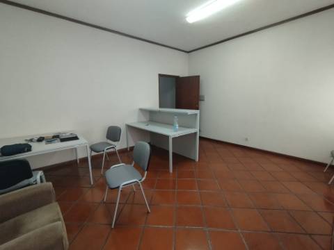 Escritório mobilado no centro de Águeda