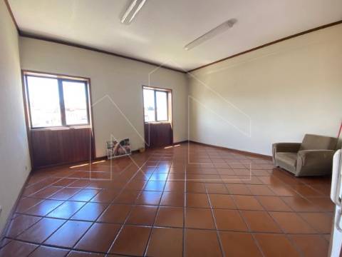 Escritório mobilado no centro de Águeda