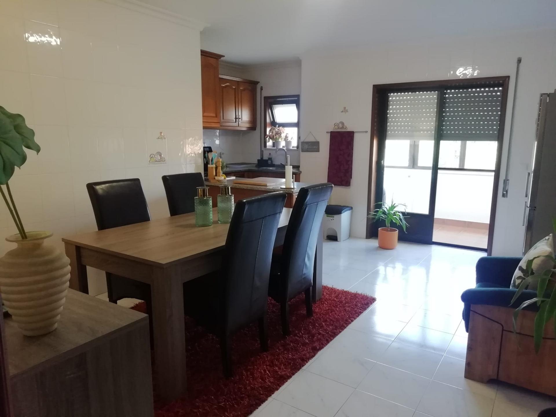 Apartamento T2+1 renovado em Sangalhos