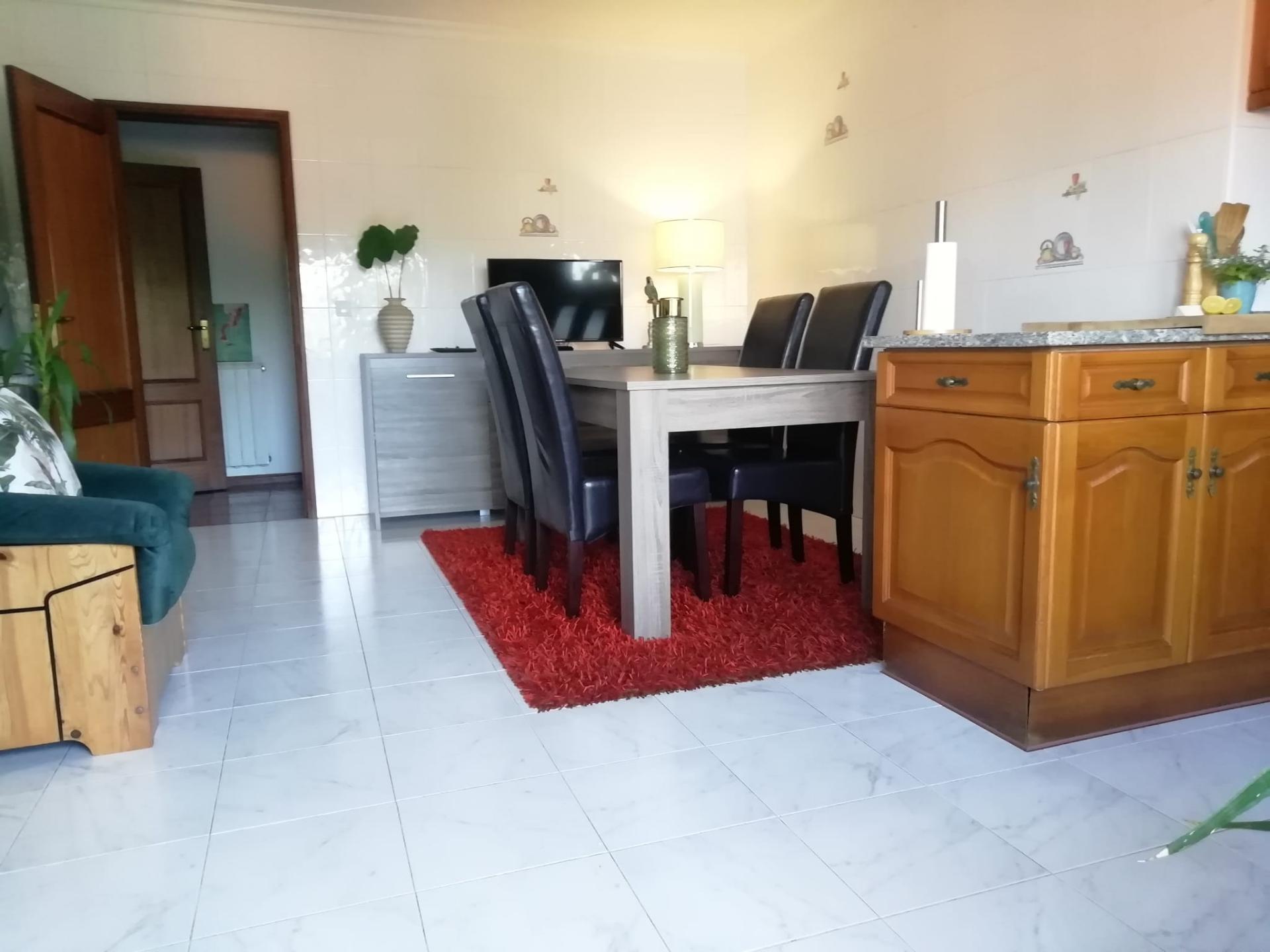 Apartamento T2+1 renovado em Sangalhos
