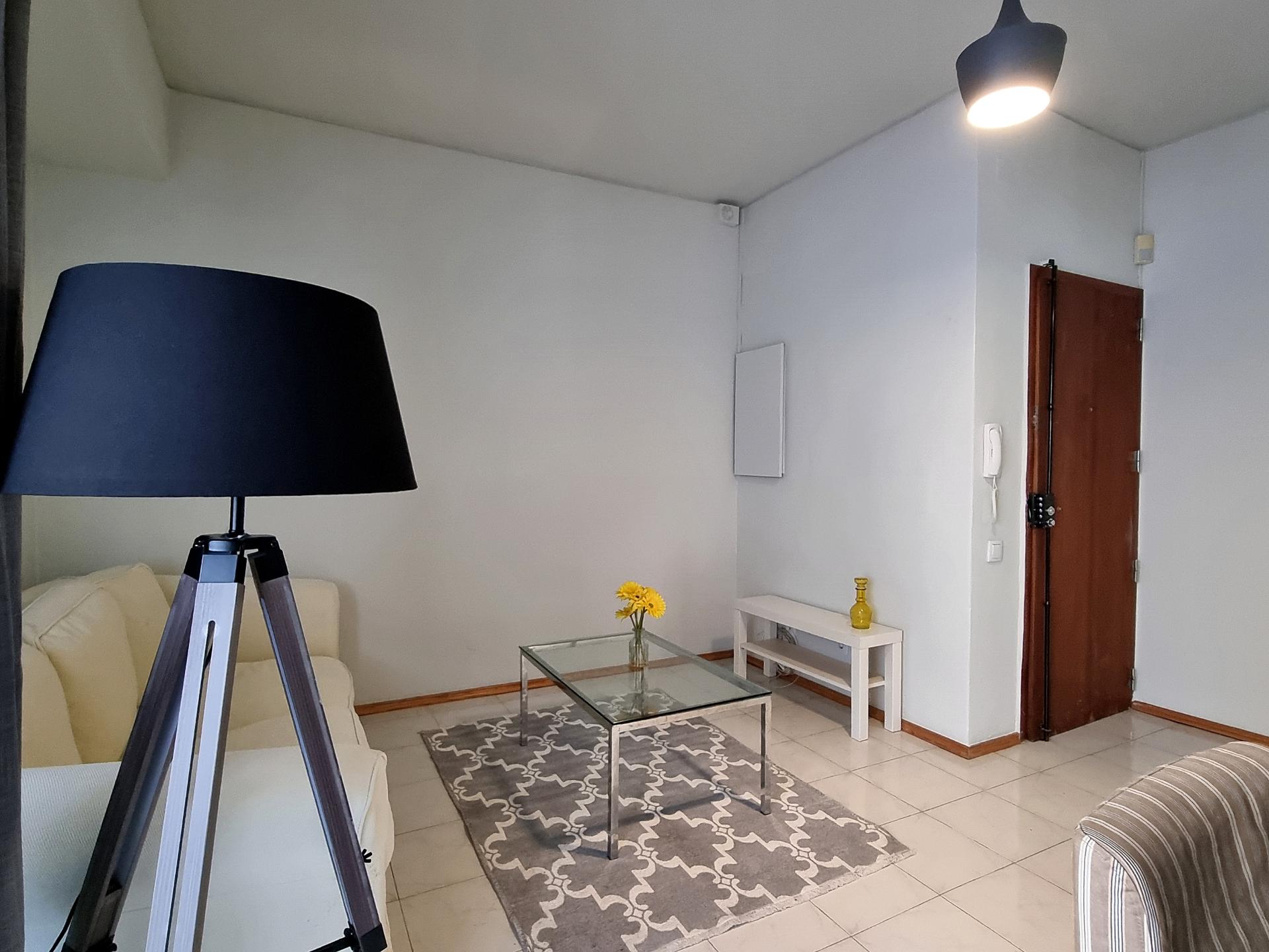 Apartamento T1 com Varanda | Remodelado e Equipado | Bonfim