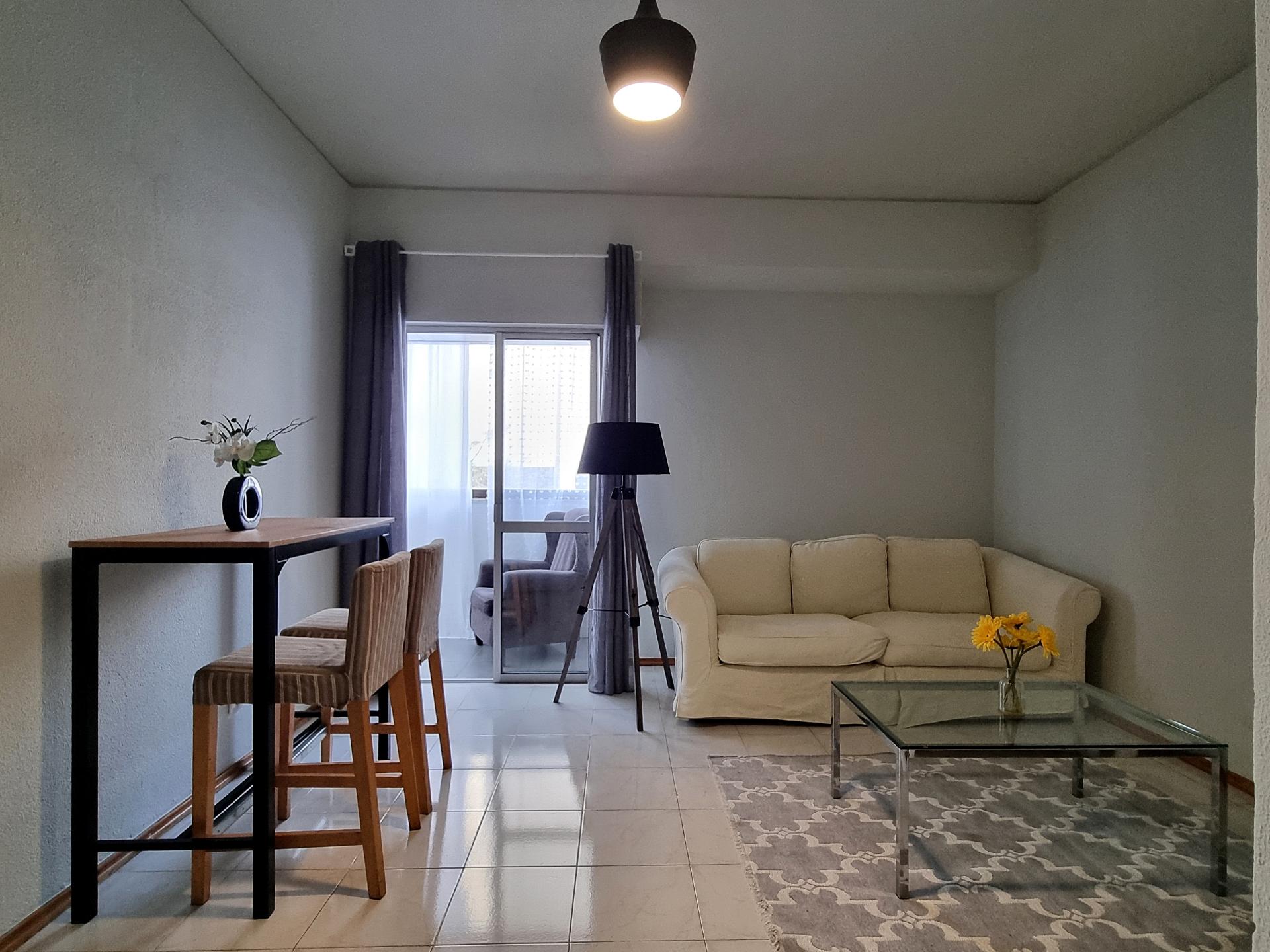 Apartamento T1 com Varanda | Remodelado e Equipado | Bonfim