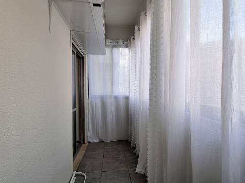 Apartamento T1 com Varanda | Remodelado e Equipado | Bonfim