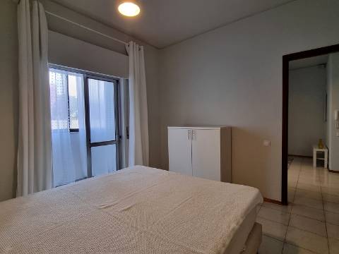 Apartamento T1 com Varanda | Remodelado e Equipado | Bonfim
