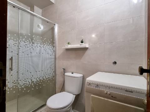 Apartamento T1 com Varanda | Remodelado e Equipado | Bonfim