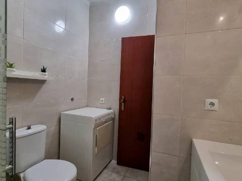 Apartamento T1 com Varanda | Remodelado e Equipado | Bonfim