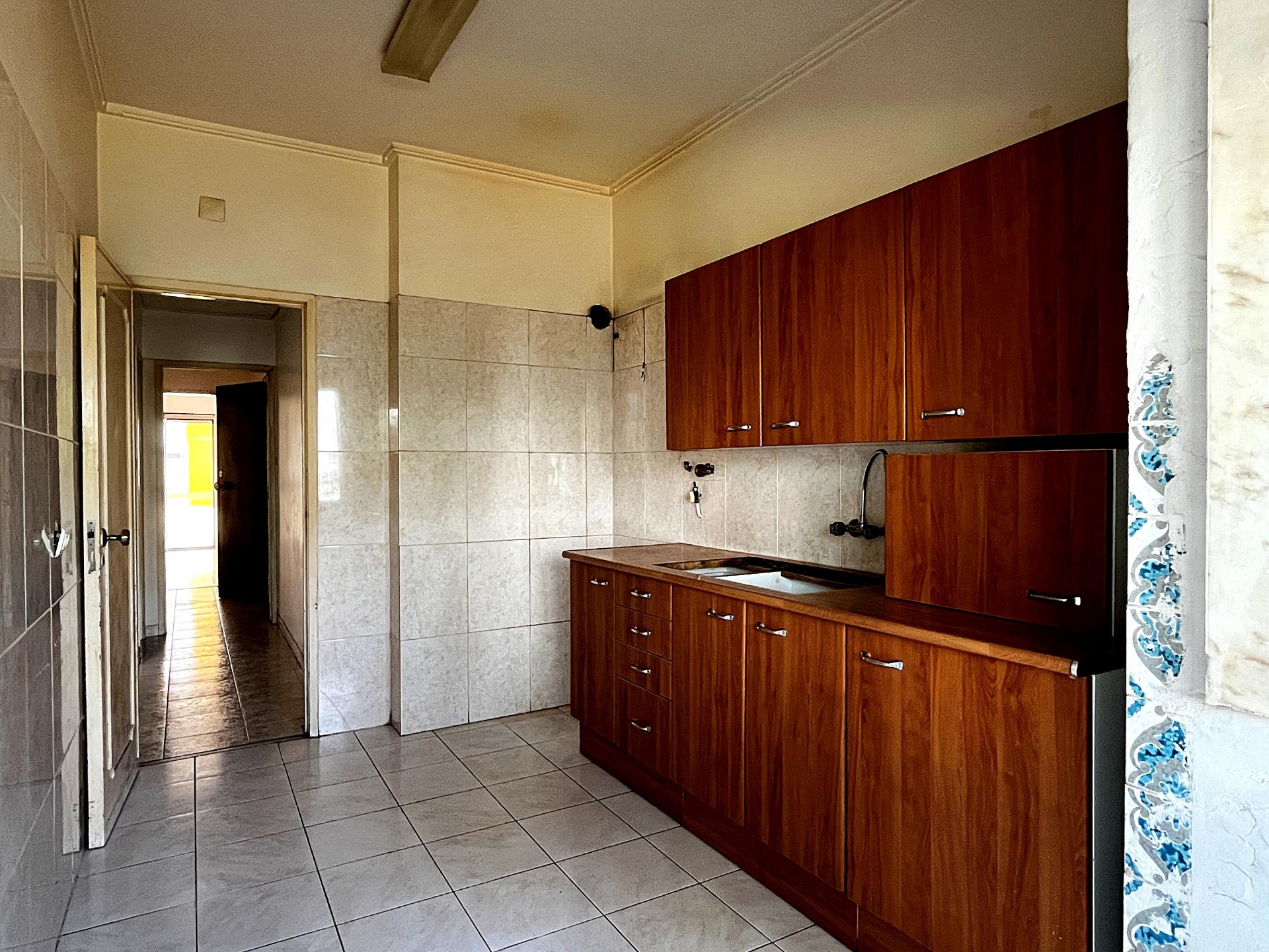 Apartamento T2 em Oeiras | Em remodelação Total + Varanda