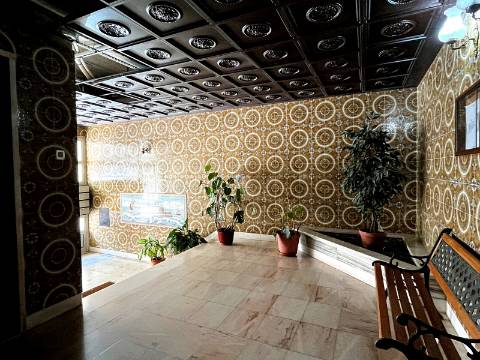 Apartamento T2 em Oeiras | Em remodelação Total + Varanda