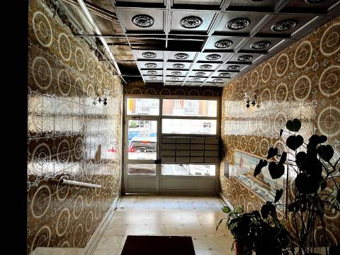 Apartamento T2 em Oeiras | Em remodelação Total + Varanda